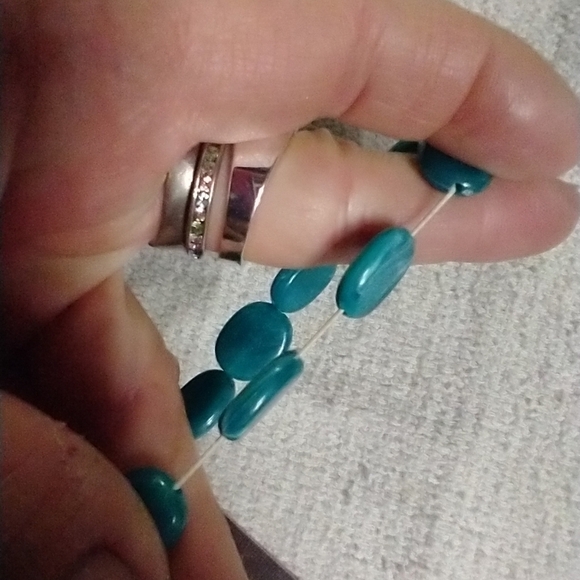 Greenish blue beaded stretch bracelet - Picture 2 of 2